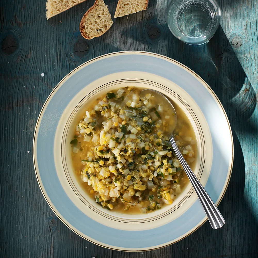 Linssoppa Med Vitlök Och Citron